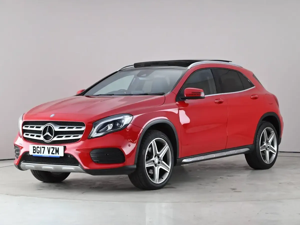 Usado Mercedes GLA250 AMG Line Premium Plus 211 HP (155 kW) 2017 Vermelho SUV