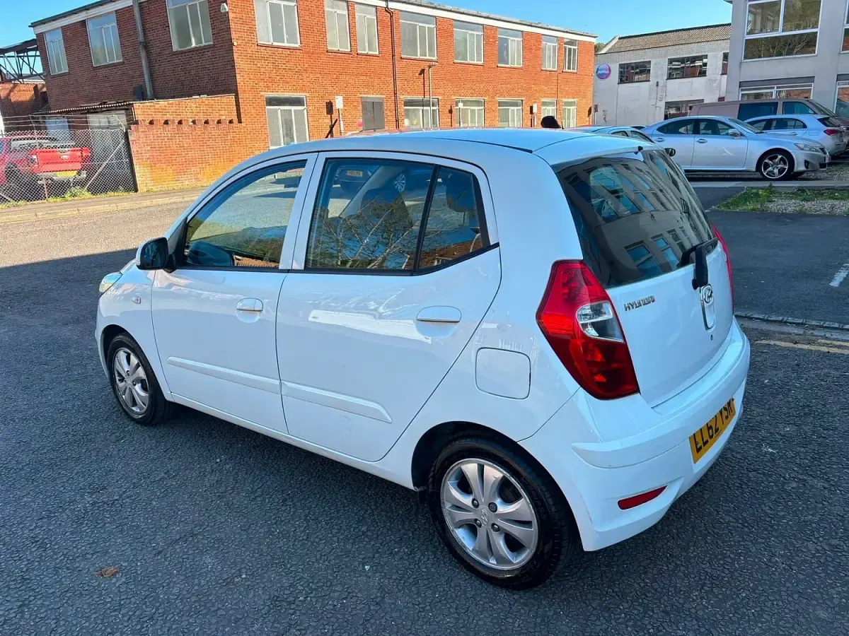 Used Hyundai i10 Active 86 HP (63 kW) 2012 White Hatchback