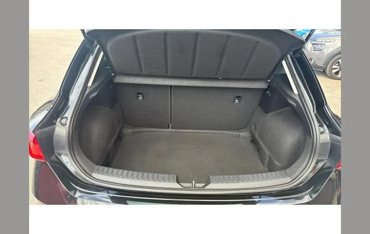Used Seat Leon SE Dynamic 108 HP (79 kW) 2021 Black Hatchback