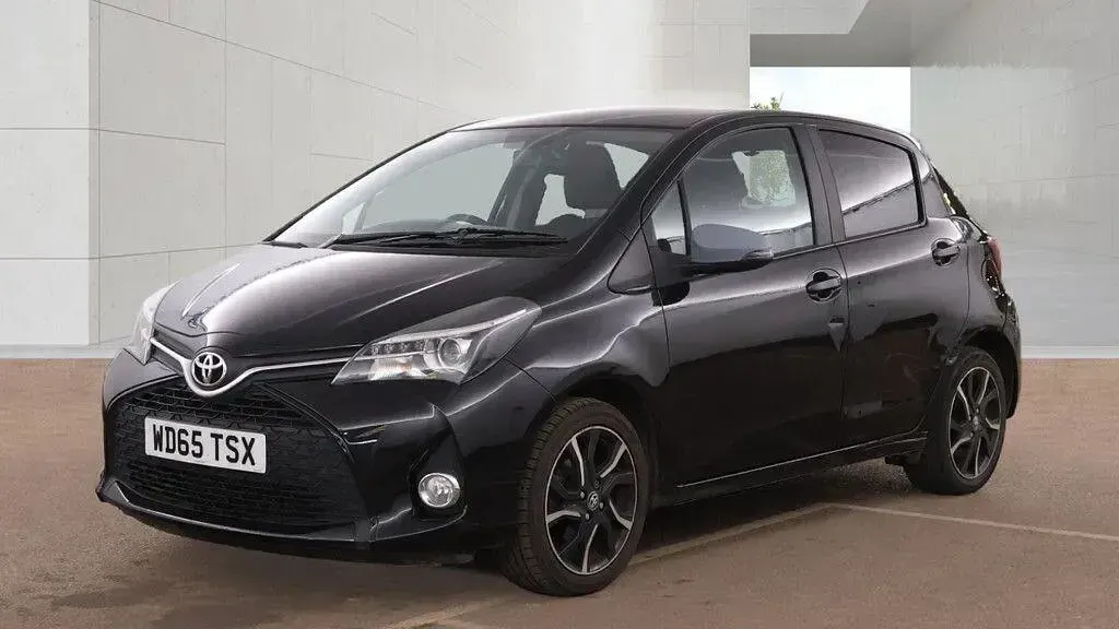 Used Toyota Yaris Sport 99 HP (72 kW) 2015 Black Hatchback