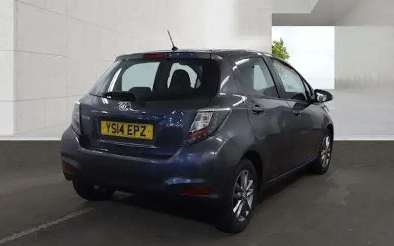Used Toyota Yaris Multidrive S 101 HP (74 kW) 2014 Grey Hatchback