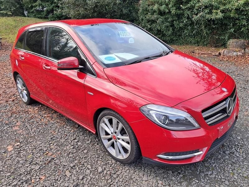 Red Used 2012 Mercedes B200 MPV | £4,990 (Fair price) - Image 1/4