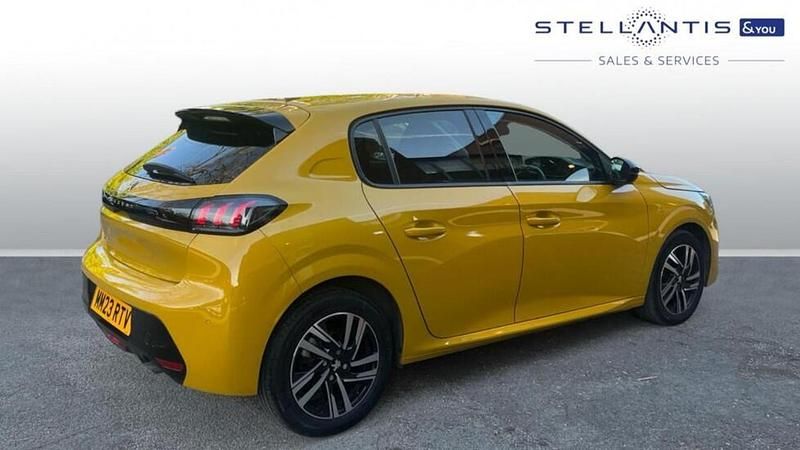 Used Peugeot 208 Allure+ 99 HP (72 kW) 2023 Yellow Hatchback