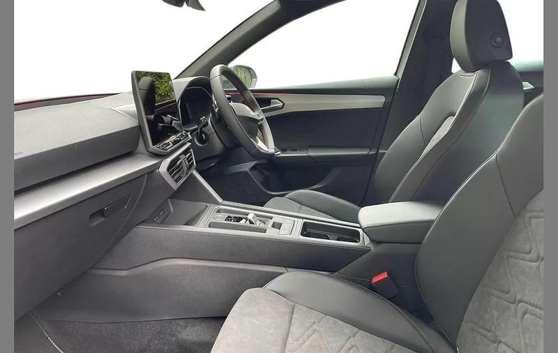 Used Seat Leon FR Sport 148 HP (108 kW) 2025 White Hatchback