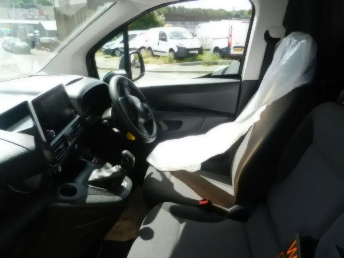 Used Citroën Berlingo 75 HP (55 kW) 2021 White MPV
