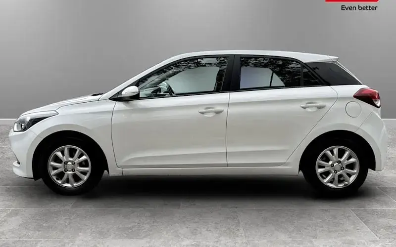 Used Hyundai i20 SE 84 HP (61 kW) 2017 White Hatchback