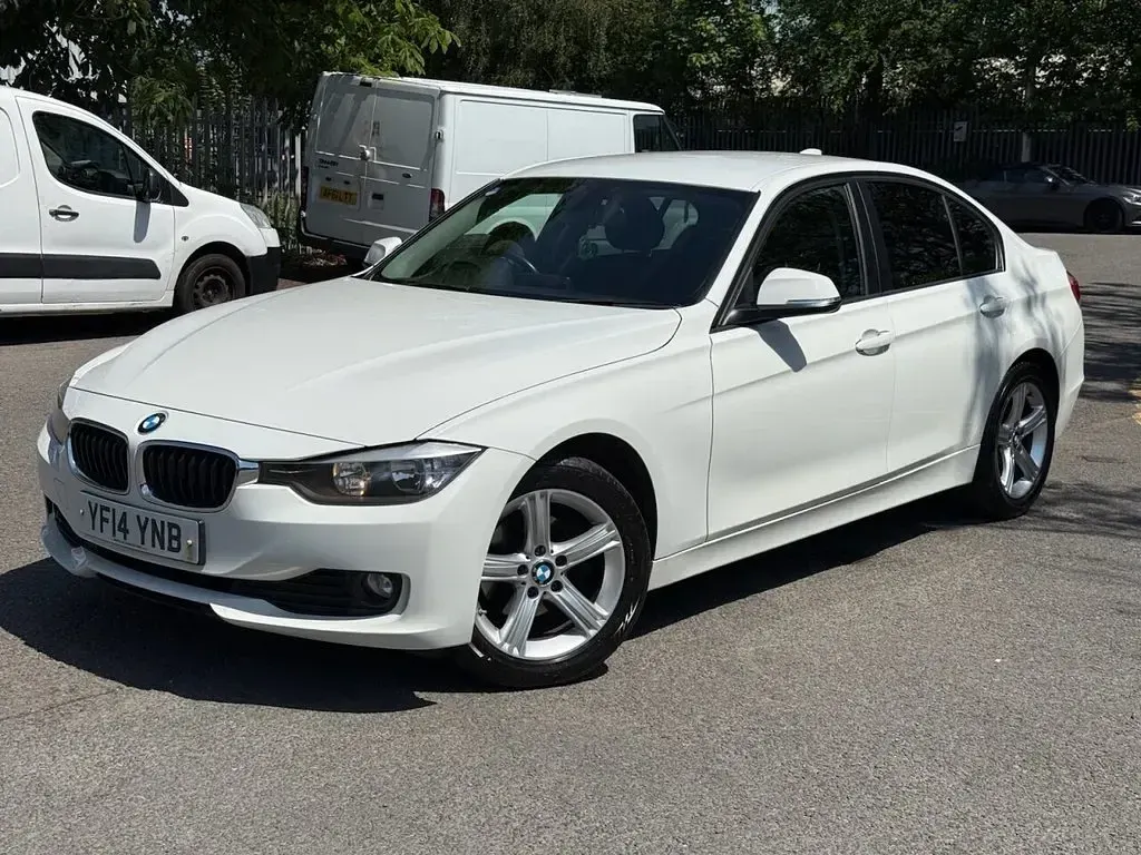 Used BMW 318 Comfort Edition 2014 White Sedan