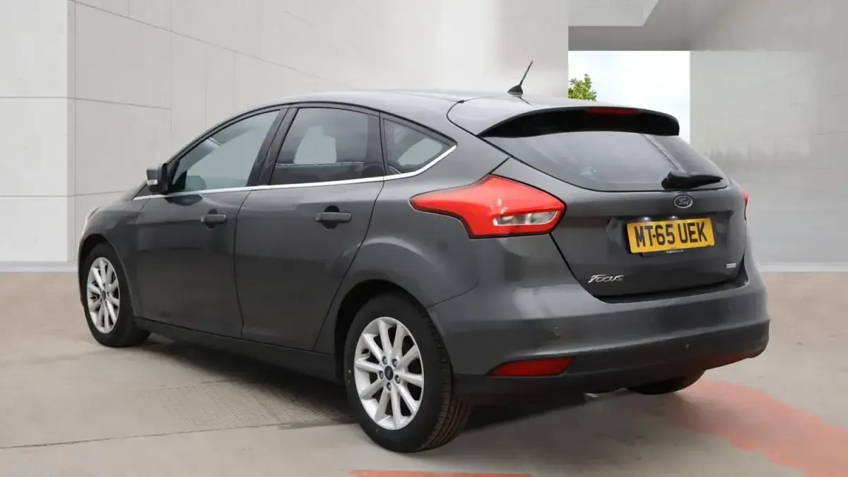 Used Ford Focus Titanium 125 HP (91 kW) 2015 Grey Hatchback
