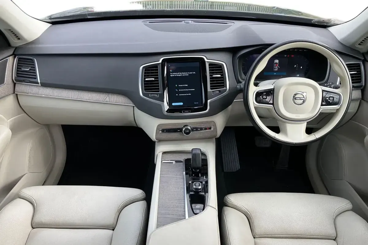 Begagnad Volvo XC90 Core 2022 Svart SUV