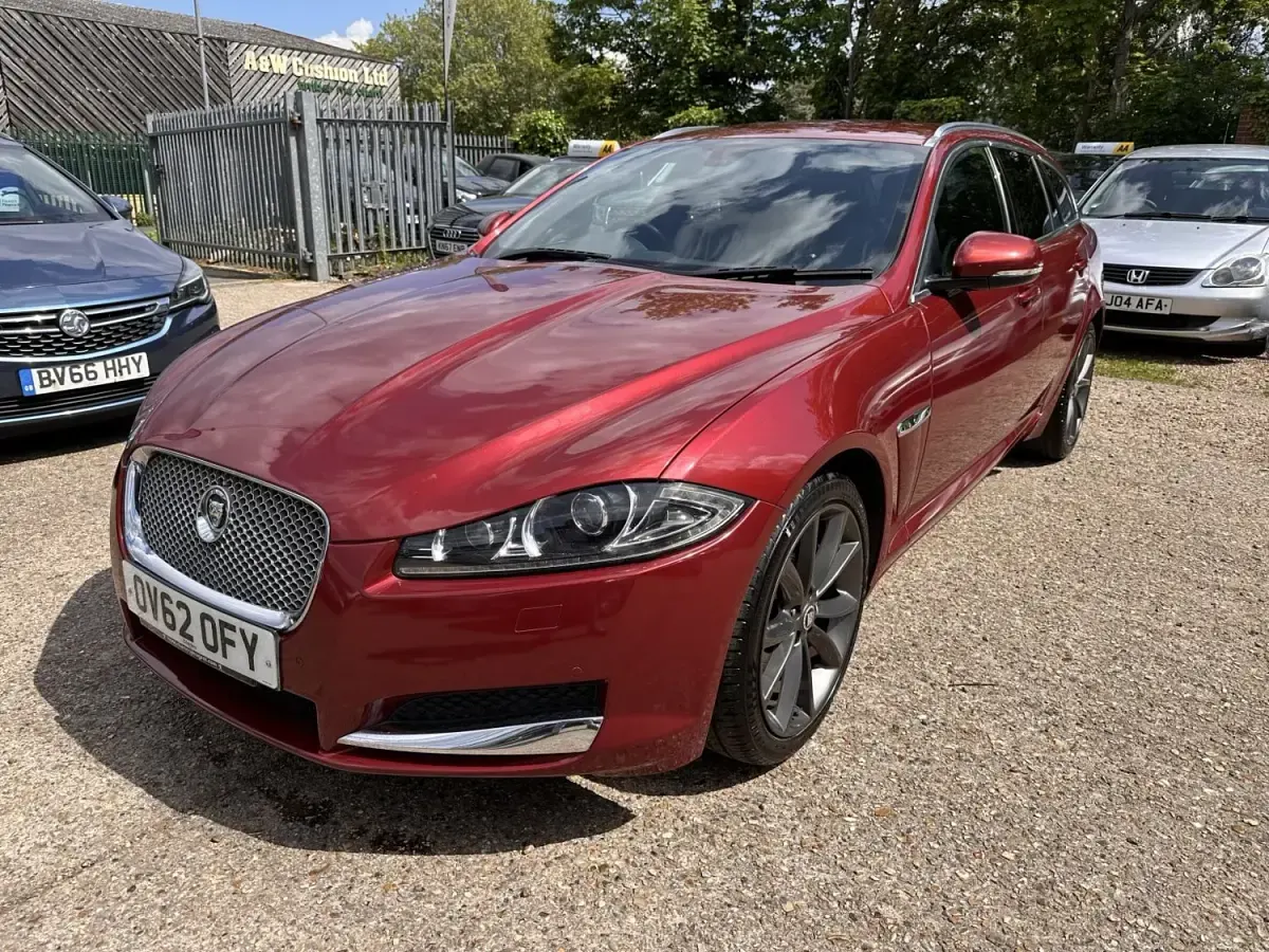 Używany Jaguar XF Portfolio 2012 Czerwony Kombi