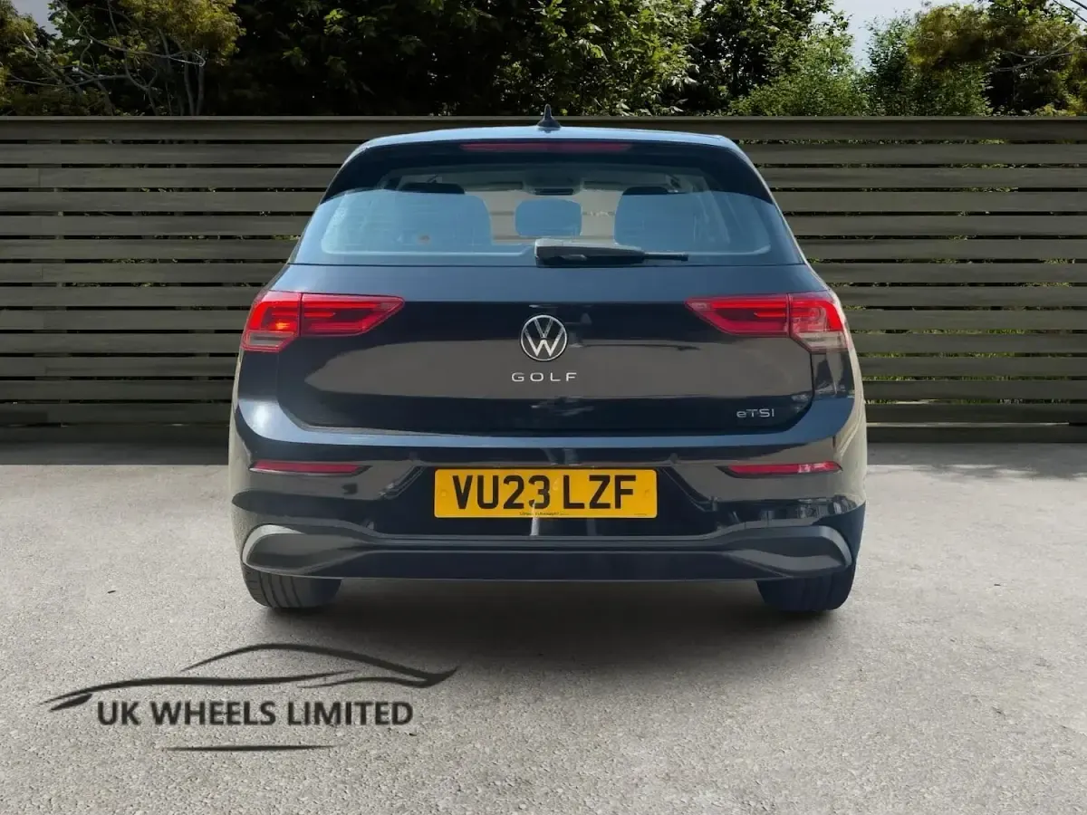 Used VW Golf VIII Life 150 HP (110 kW) 2023 Black Hatchback