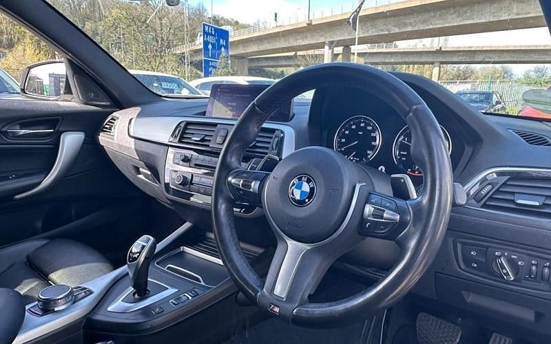 Used BMW 120 Efficient Dynamics 190 HP (139 kW) 2019 White Hatchback