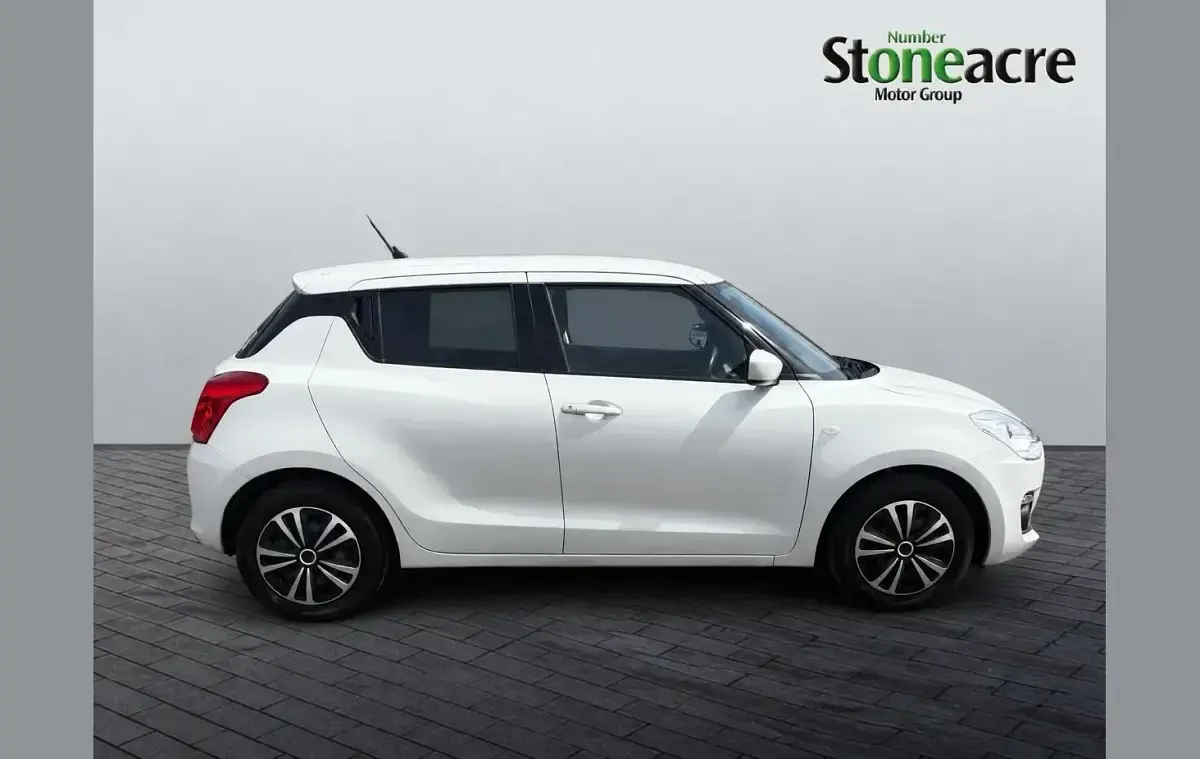 Used Suzuki Swift SZ3 90 HP (66 kW) 2020 White Hatchback