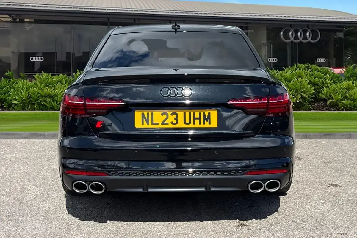 Używany Audi S4 Black Edition 341 KM (250 kW) 2023 Czarny Sedan/Limuzyna