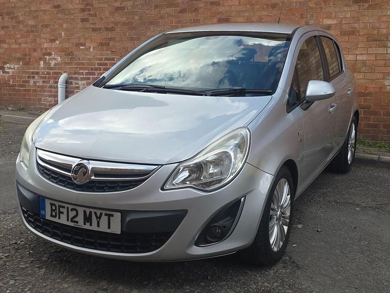 Begagnad Vauxhall Corsa 100 HK (73 kW) 2012 Silver Halvkombi