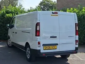 New Renault Trafic 2026 Solid  glacier white MPV