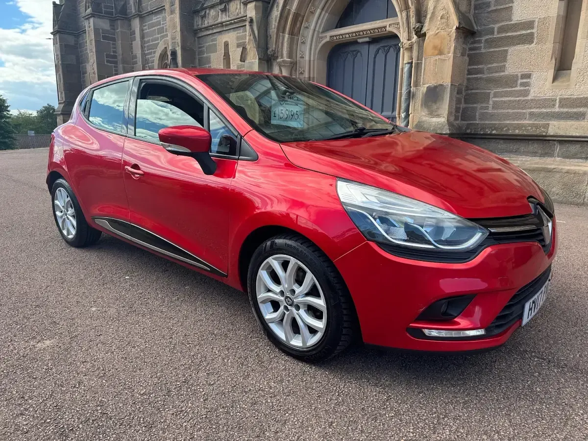 Used Renault Clio Dynamique 75 HP (55 kW) 2017 Red Hatchback