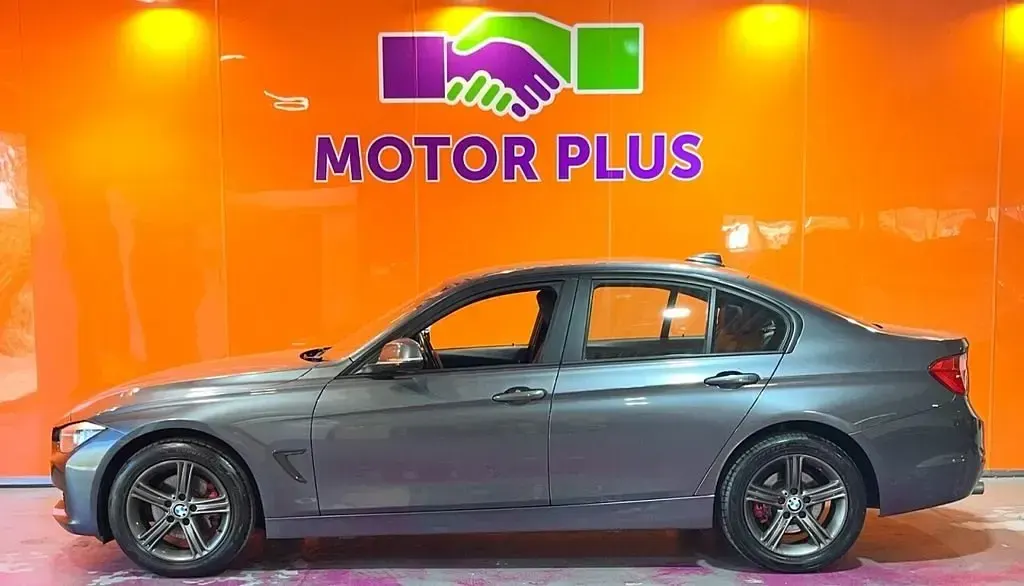 Begagnad BMW 320 Comfort Edition 184 HK (135 kW) 2012 Grå Sedan