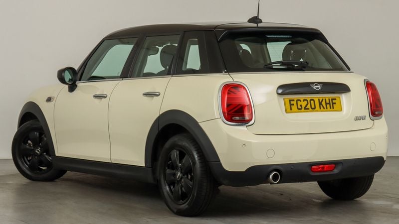 Used Mini Cooper Classic 134 HP (98 kW) 2020 White Hatchback