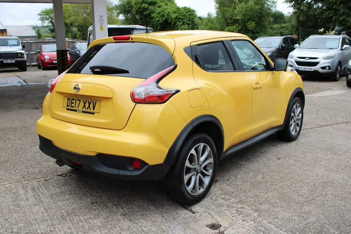 Used Nissan Juke Tekna 110 HP (80 kW) 2017 Yellow SUV