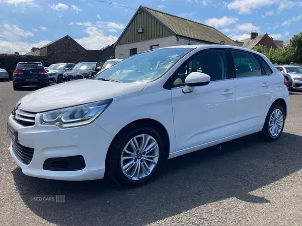 Used Citroën C4 Feel 100 HP (73 kW) 2017 White Hatchback