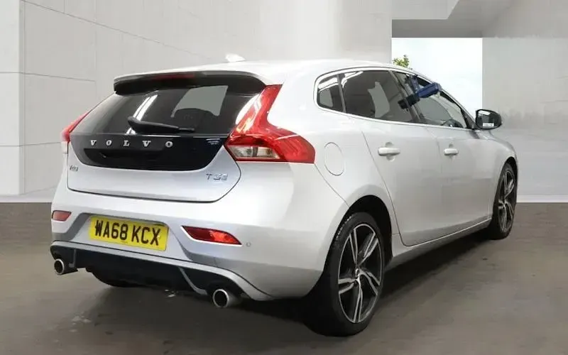 Used Volvo V40 R-Design Pro 152 HP (111 kW) 2019 Hatchback