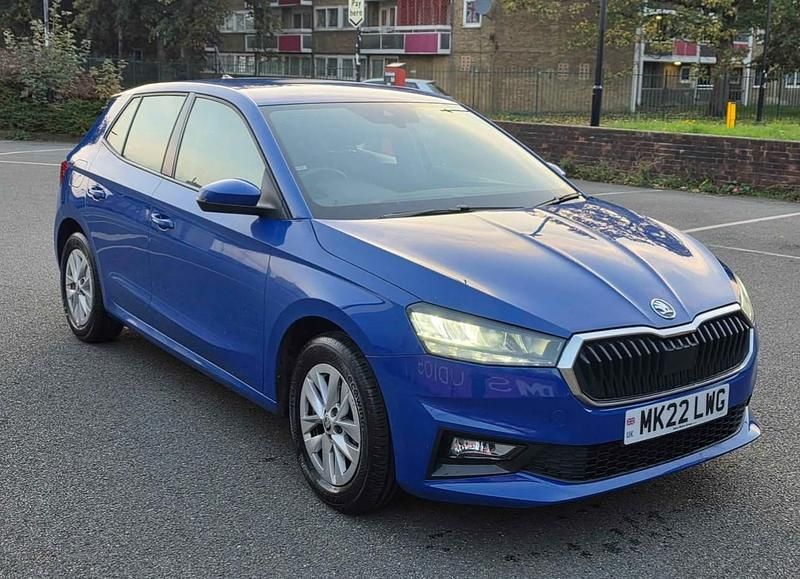 Begagnad Skoda Fabia Comfort 2022 Blå Halvkombi