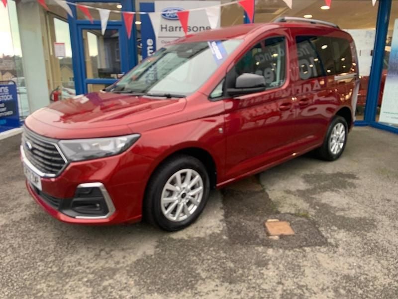 Used Ford Tourneo Connect Titanium 114 HP (83 kW) 2022 Red MPV