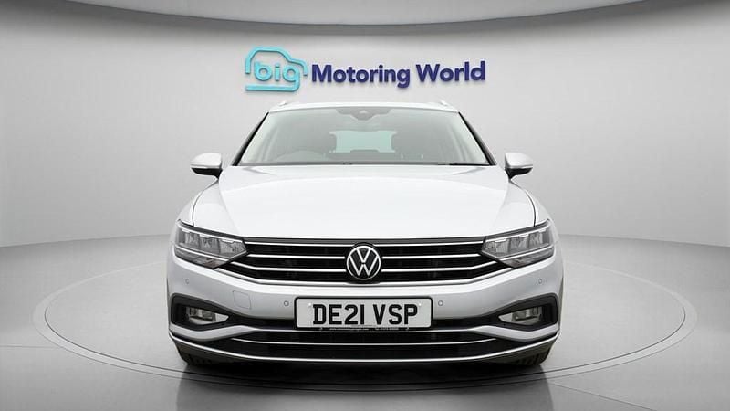 Used VW Passat SEL 150 HP (110 kW) 2021 Silver Estate