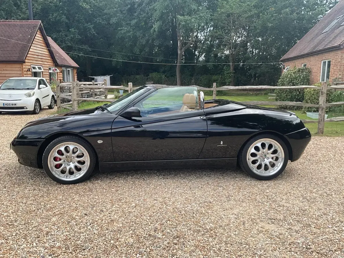 Used Alfa Romeo Spider 218 HP (160 kW) 2003 Black Cabriolet