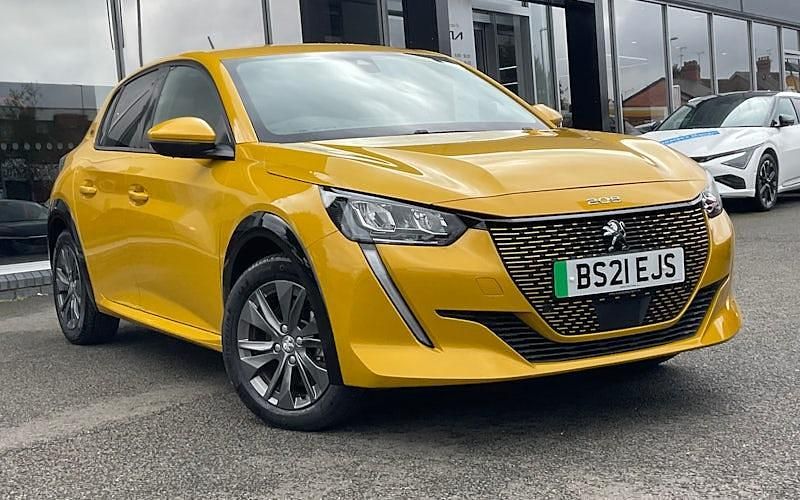 Second-hand Peugeot e-208 Allure Premium 100 kW (136 CP) 2022 Hatchback