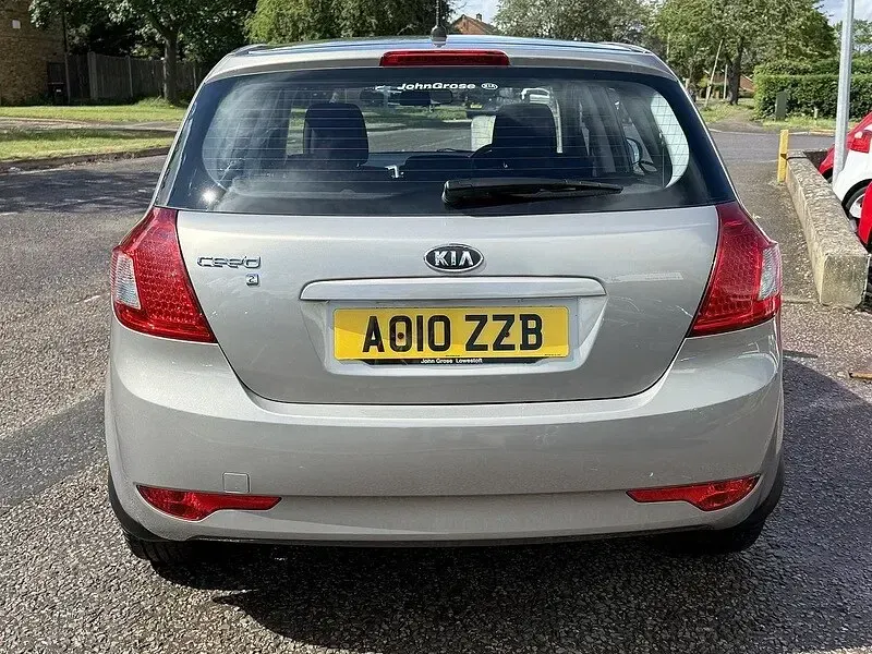 Used Kia Ceed 126 HP (92 kW) 2010 Silver Hatchback