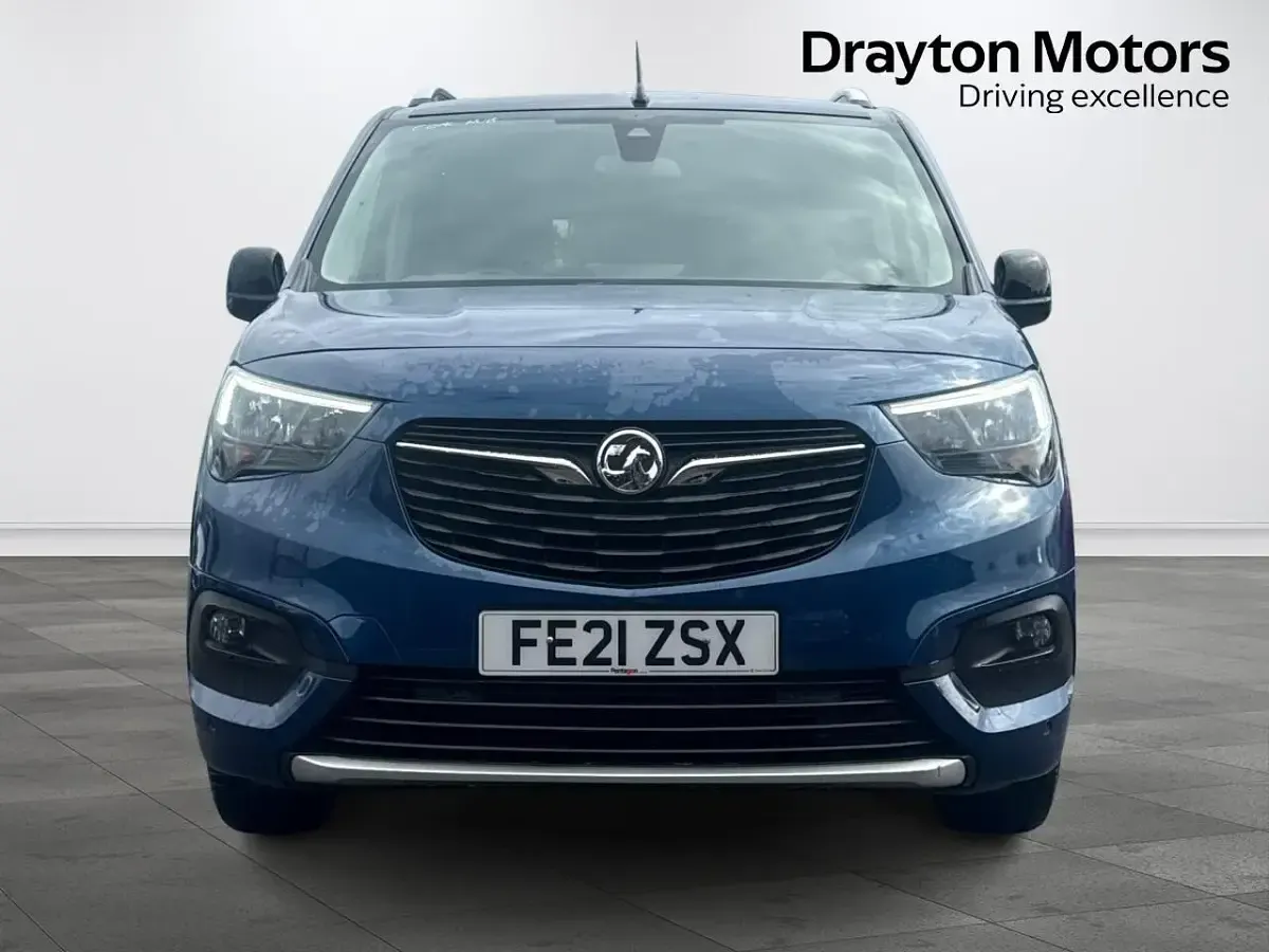 Used Vauxhall Combo Elite 130 HP (95 kW) 2021 Blue MPV