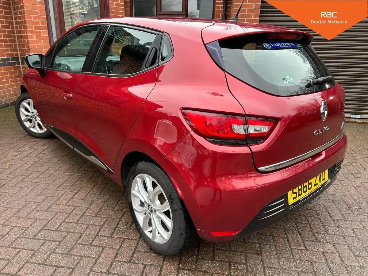 Used Renault Clio IV Dynamique 2016 Red Hatchback