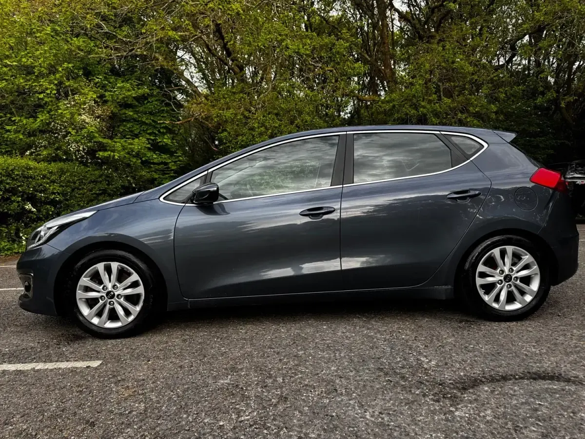 Usado Kia Ceed 135 HP (99 kW) 2015 Azul Citadino