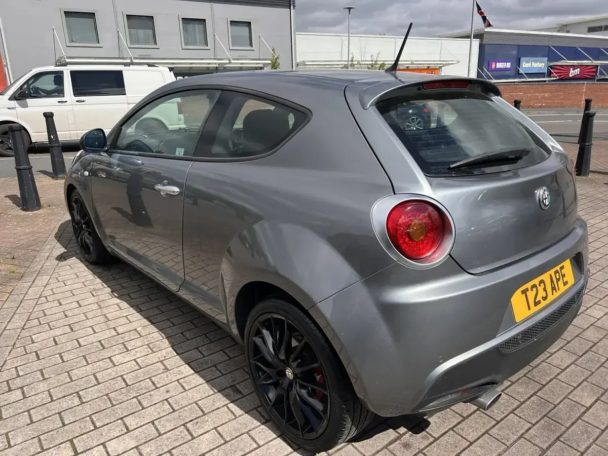 Used Alfa Romeo MiTo Distinctive 120 HP (88 kW) 2013 Grey Hatchback
