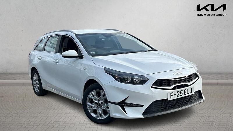 Used Kia Ceed 138 HP (101 kW) 2025 White Hatchback