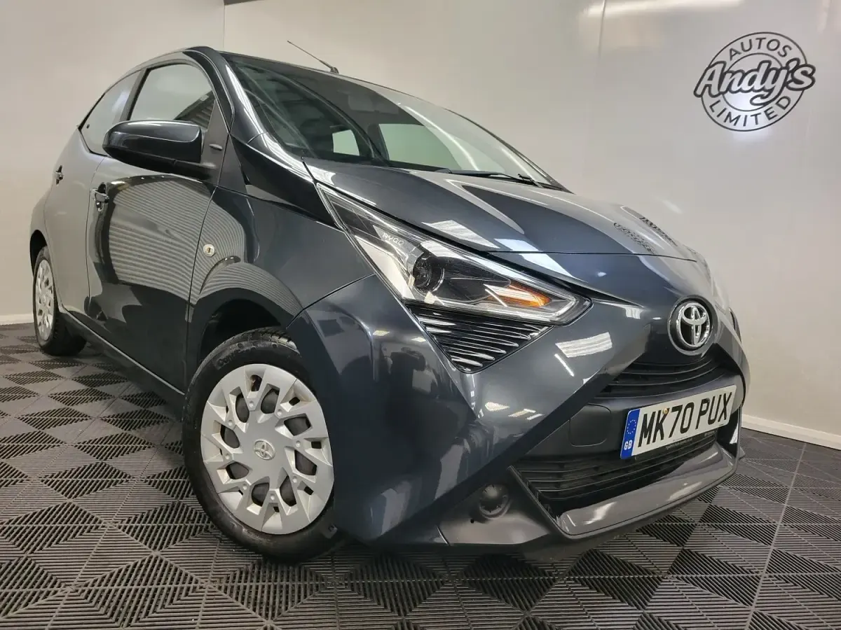 Used Toyota Aygo X-play 72 HP (52 kW) 2020 Grey Hatchback