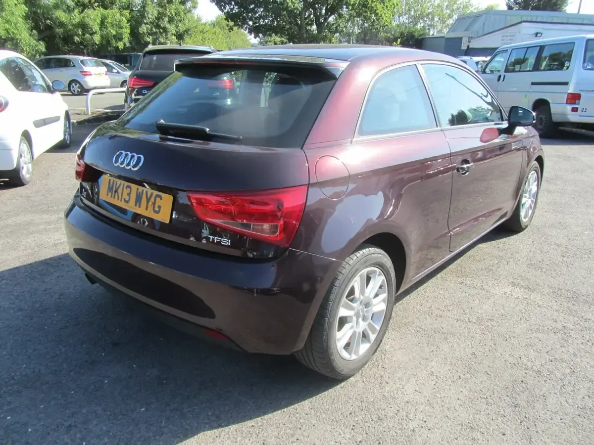 Used Audi A1 86 HP (63 kW) 2013 Red Hatchback