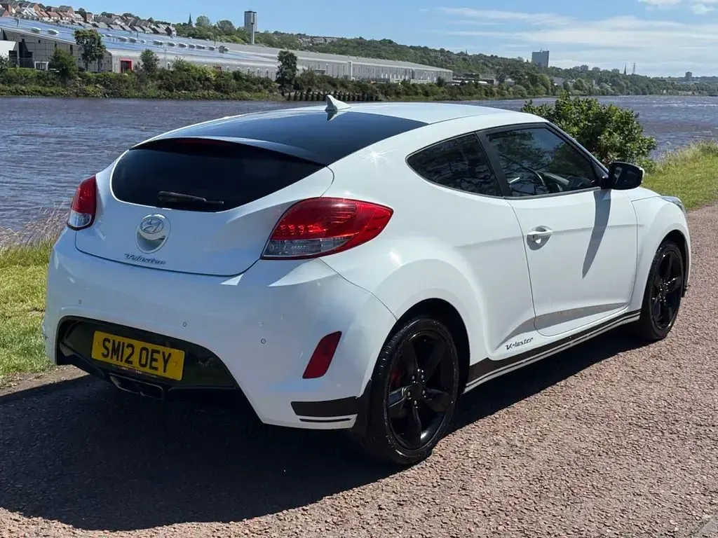 Used Hyundai Veloster 140 HP (102 kW) 2012 White Hatchback
