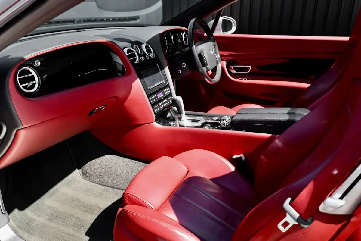 Begagnad Bentley Continental 2006 Silver Cab