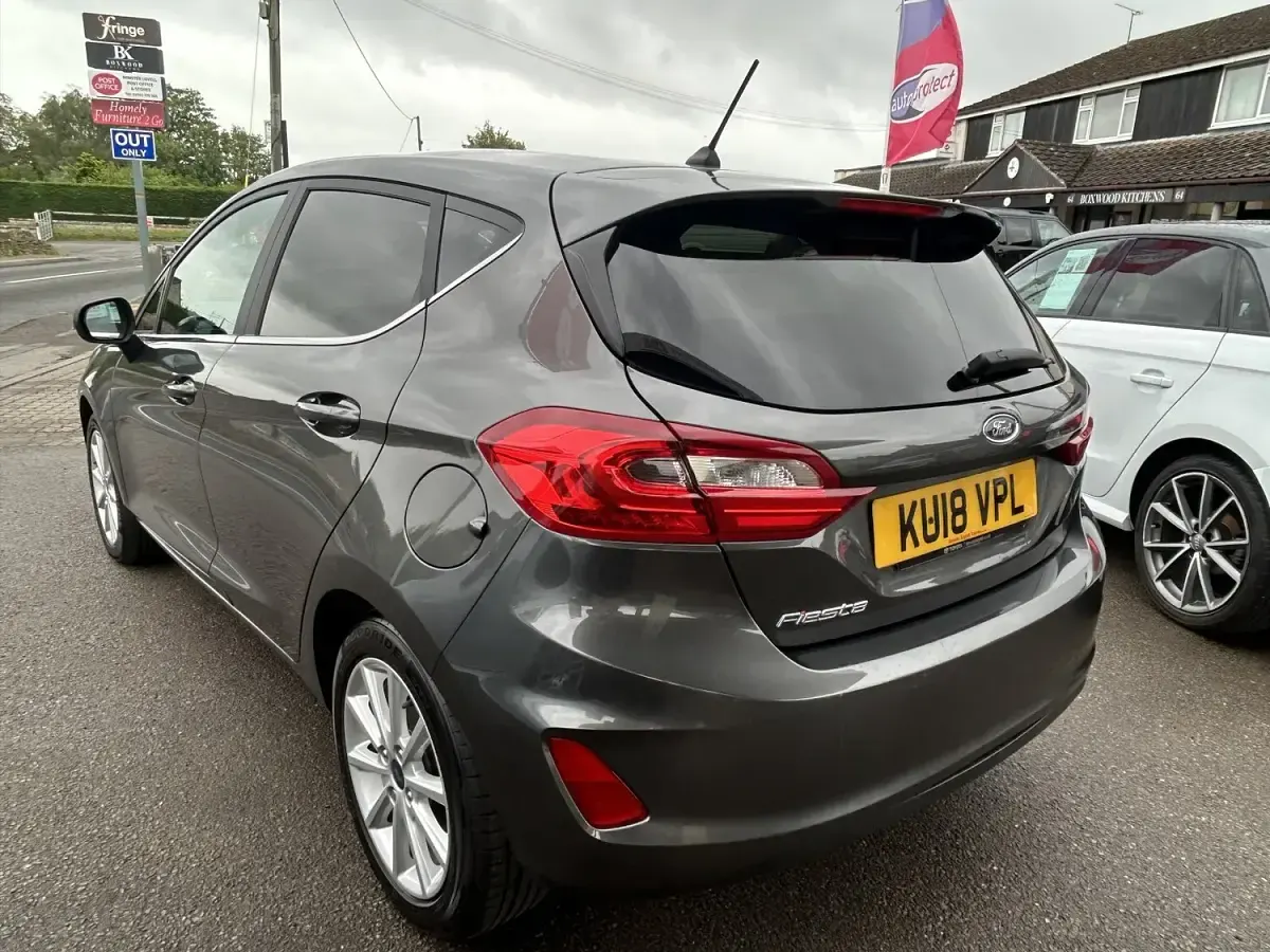 Used Ford Fiesta Titanium 100 HP (73 kW) 2018 Grey Hatchback