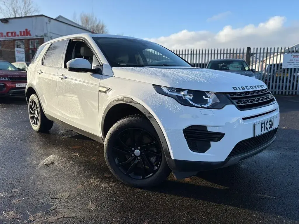 Used Land Rover Discovery 5 SE 180 HP (132 kW) 2017 White SUV