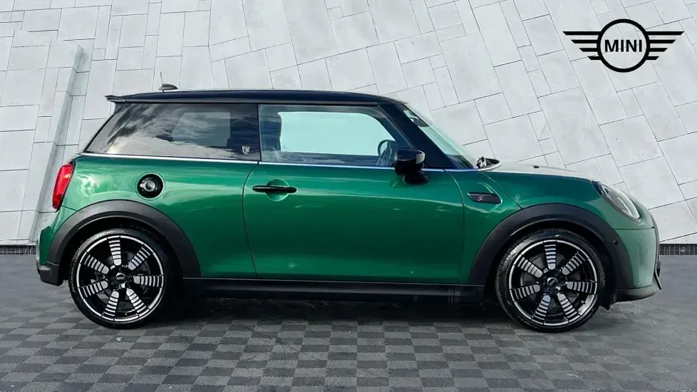 Usado Mini Cooper S Exclusive 178 HP (130 kW) 2022 Verde Citadino