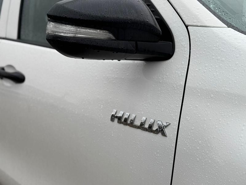 Used Toyota HiLux Active 150 HP (110 kW) 2017 White Pickup