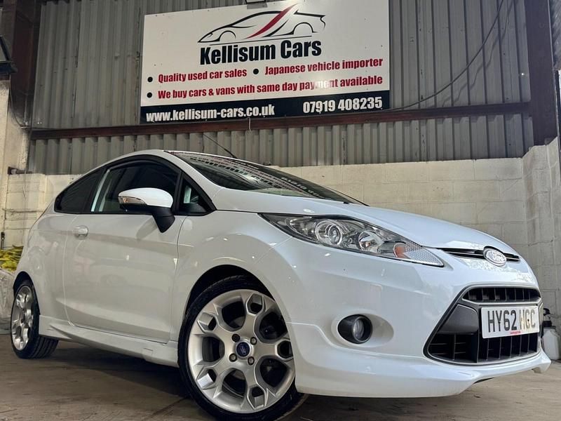 Used Ford Fiesta Zetec 118 HP (86 kW) 2012 White Hatchback