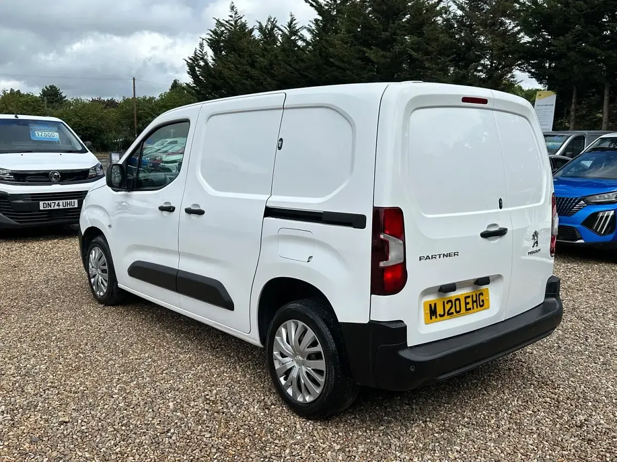 Used Peugeot Partner 131 HP (96 kW) 2020 White MPV