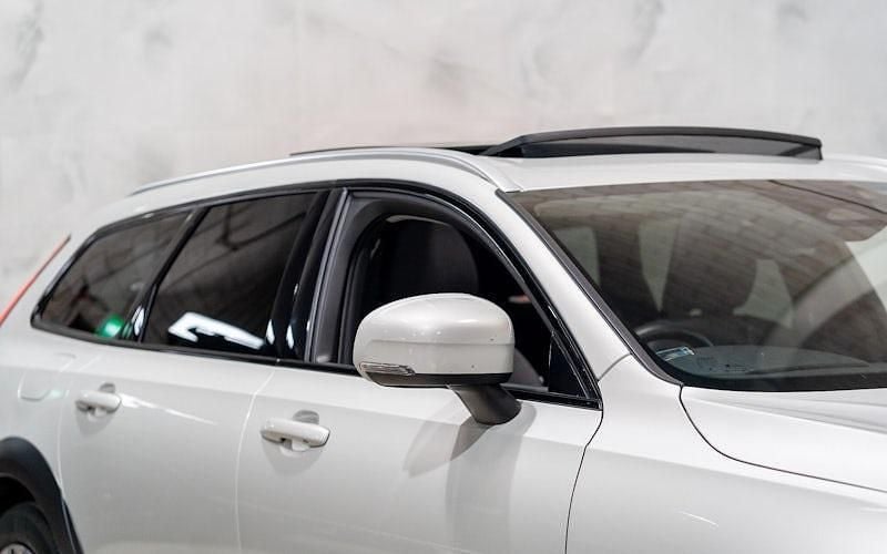 Used Volvo V90 CC 235 HP (172 kW) 2021 Gold Estate