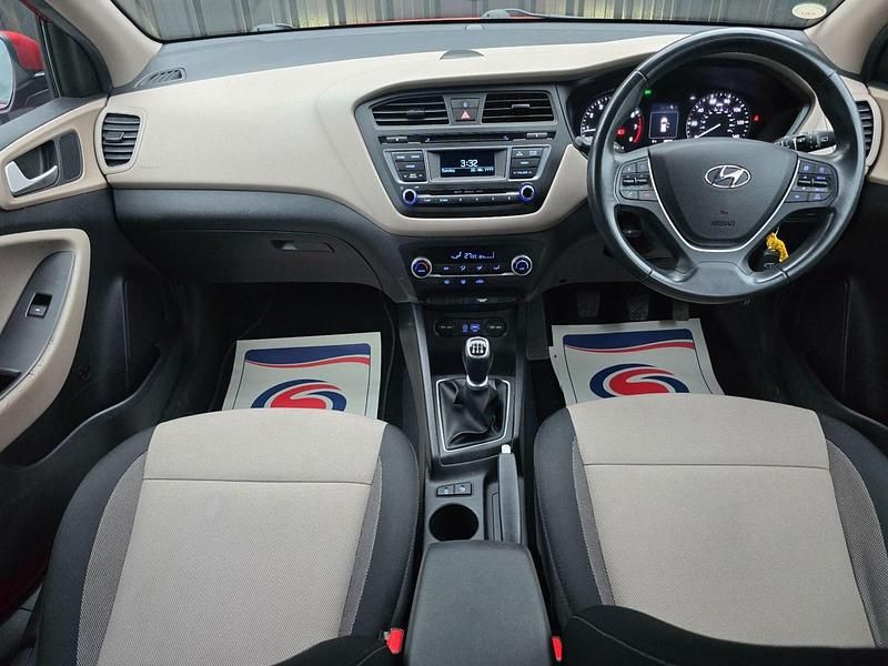 Used Hyundai i20 Premium 2015 Red Hatchback