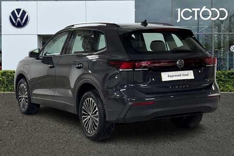 Usado VW Tiguan Life 204 CV (150 kW) 2025 Gris SUV